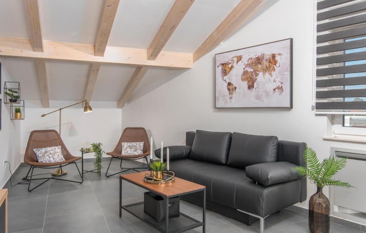 Apart Residence-Galant Ровинь Экстерьер фото