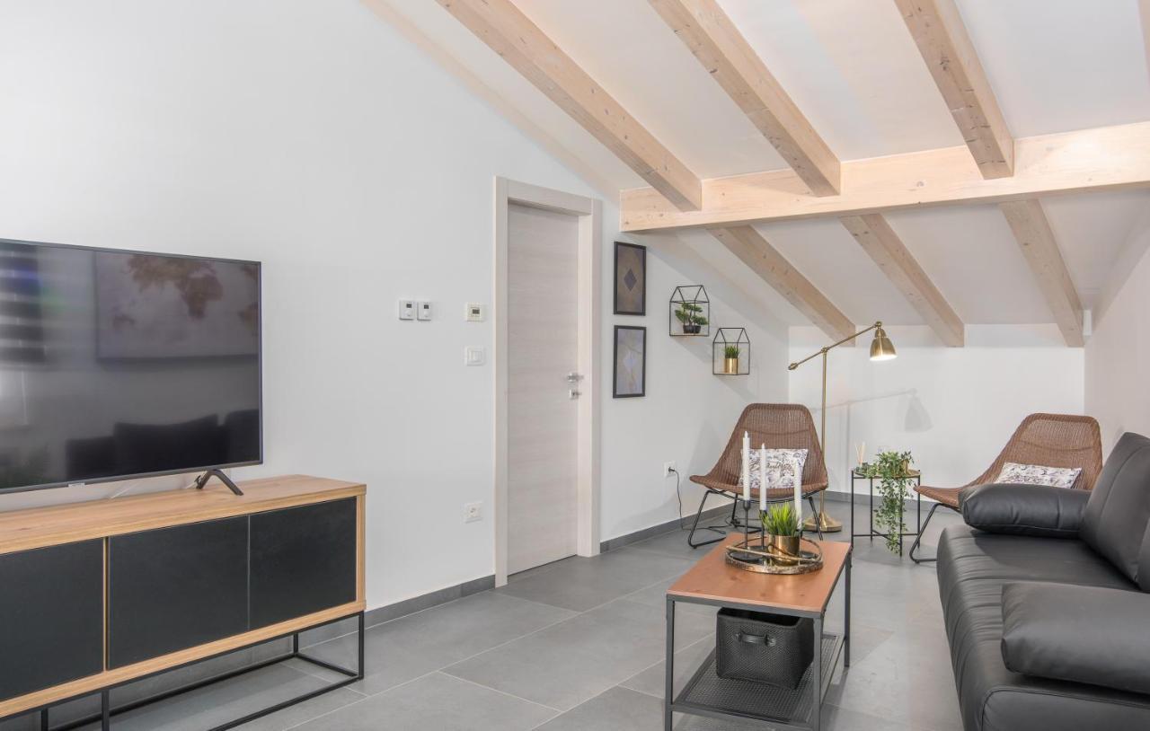 Apart Residence-Galant Ровинь Экстерьер фото