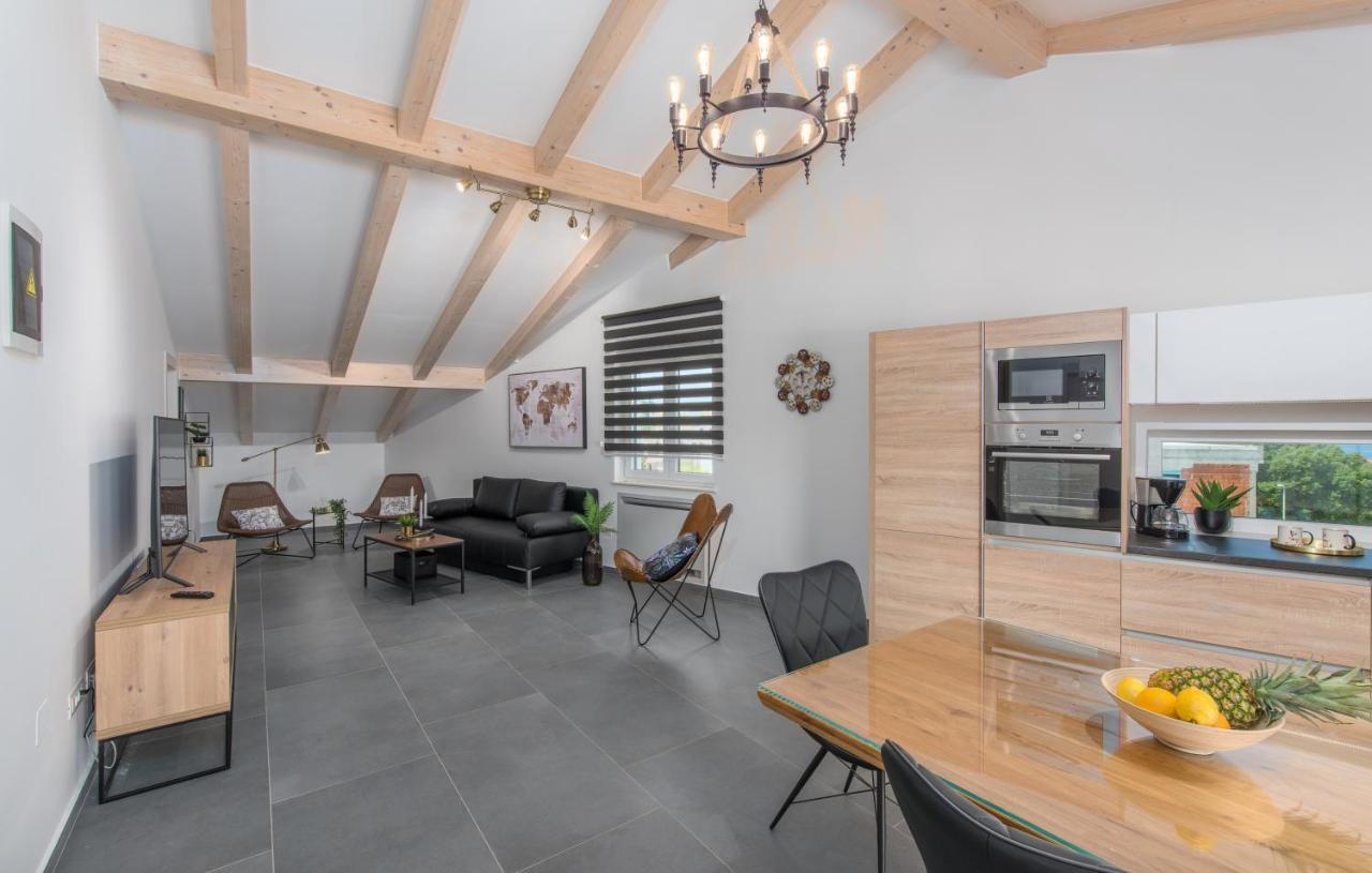Apart Residence-Galant Ровинь Экстерьер фото