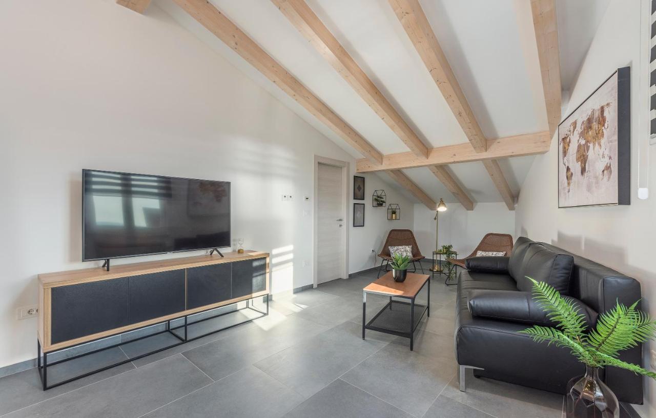 Apart Residence-Galant Ровинь Экстерьер фото