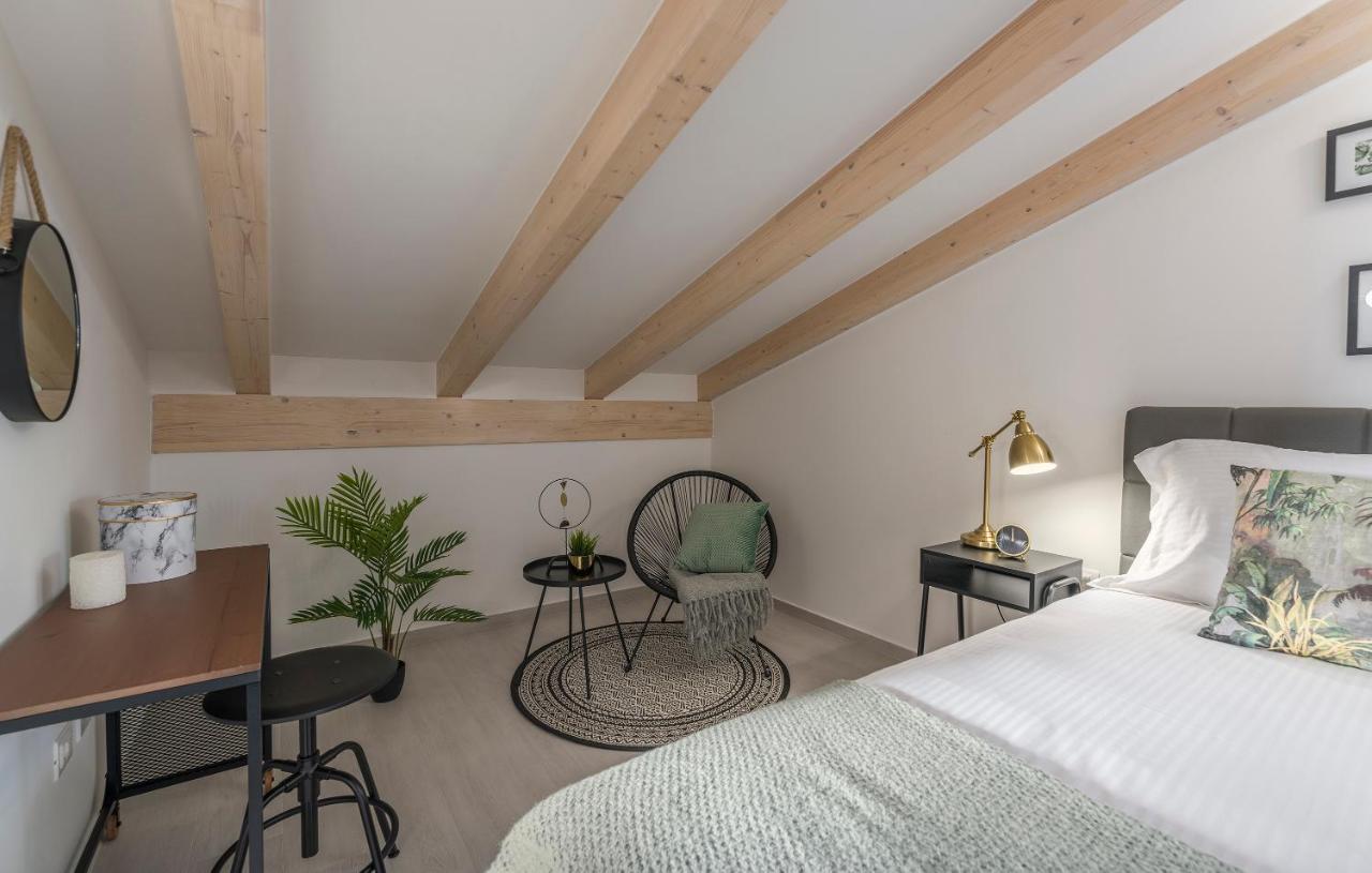 Apart Residence-Galant Ровинь Экстерьер фото