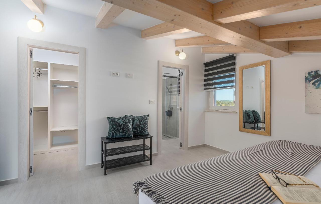 Apart Residence-Galant Ровинь Экстерьер фото