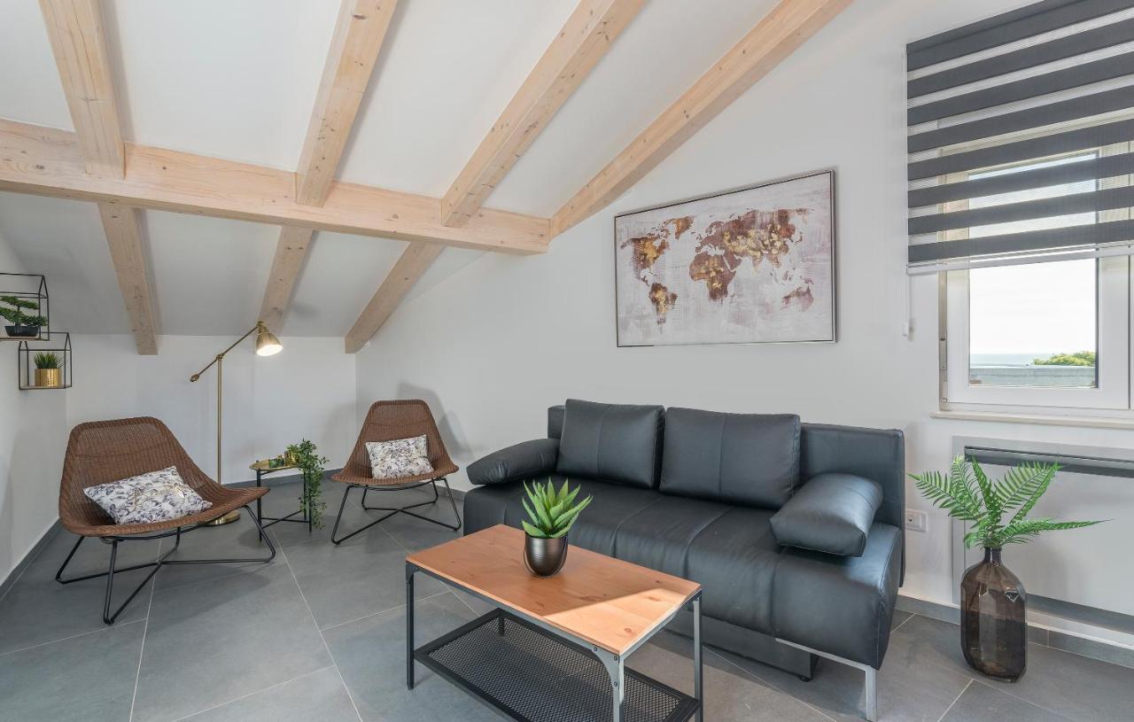 Apart Residence-Galant Ровинь Экстерьер фото