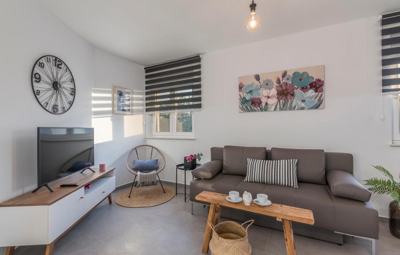 Apart Residence-Galant Ровинь Экстерьер фото