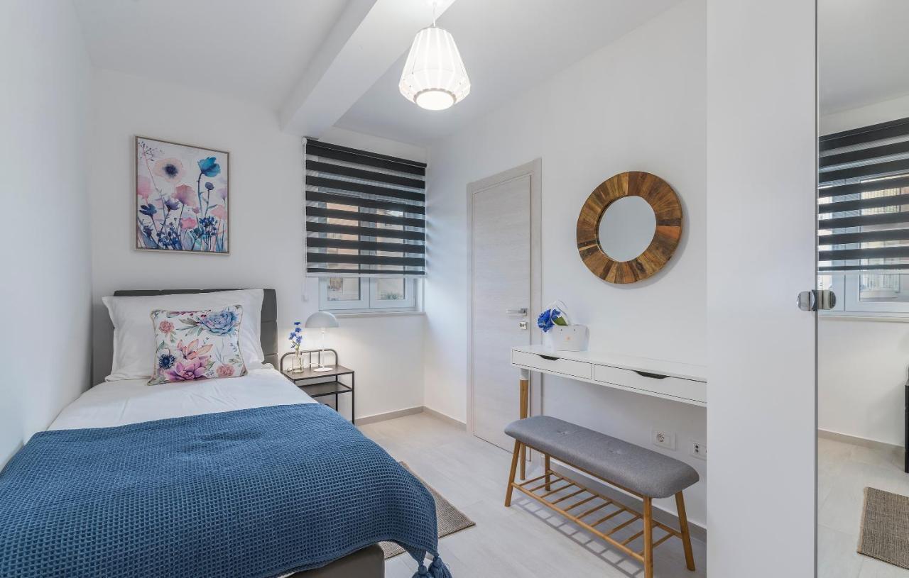 Apart Residence-Galant Ровинь Экстерьер фото