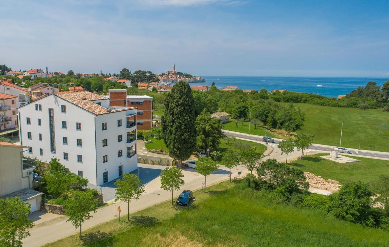 Apart Residence-Galant Ровинь Экстерьер фото
